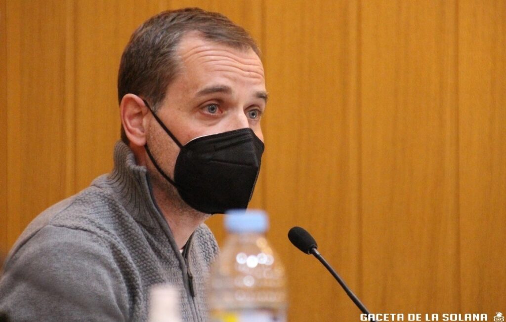 Antonio Valiente portavoz municipal del PP en un pleno reciente