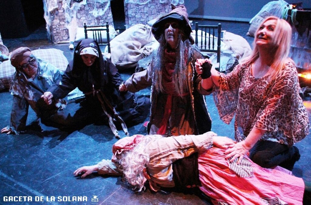 Un momento de la escenificación de Brujas