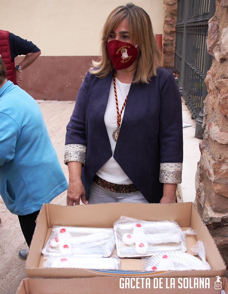 Una Directiva vendiendo dulces