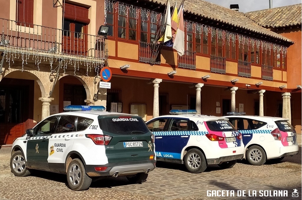 Coches poli y guardia civil