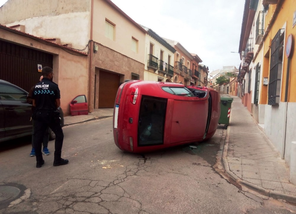 Suceso coche volcado