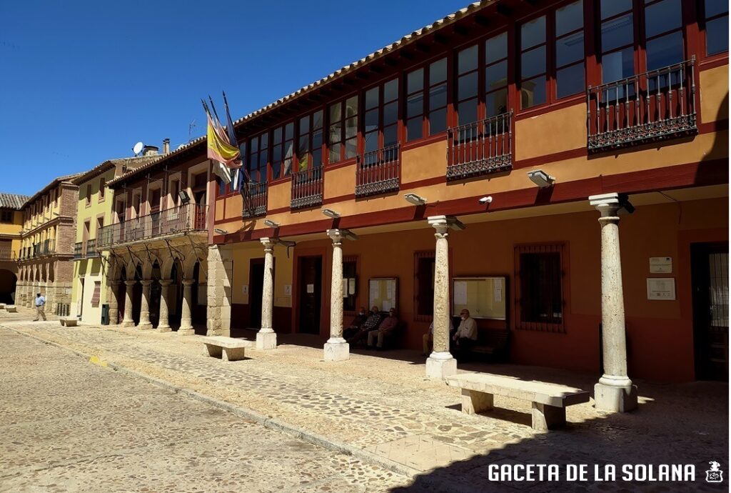 Ayuntamiento fachada sin coches