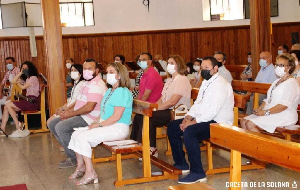 Directivos de la hermandad durante la misa