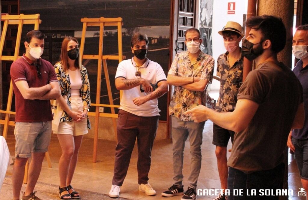 Santos Galindo en la visita guiada en el Palacio Don Diego