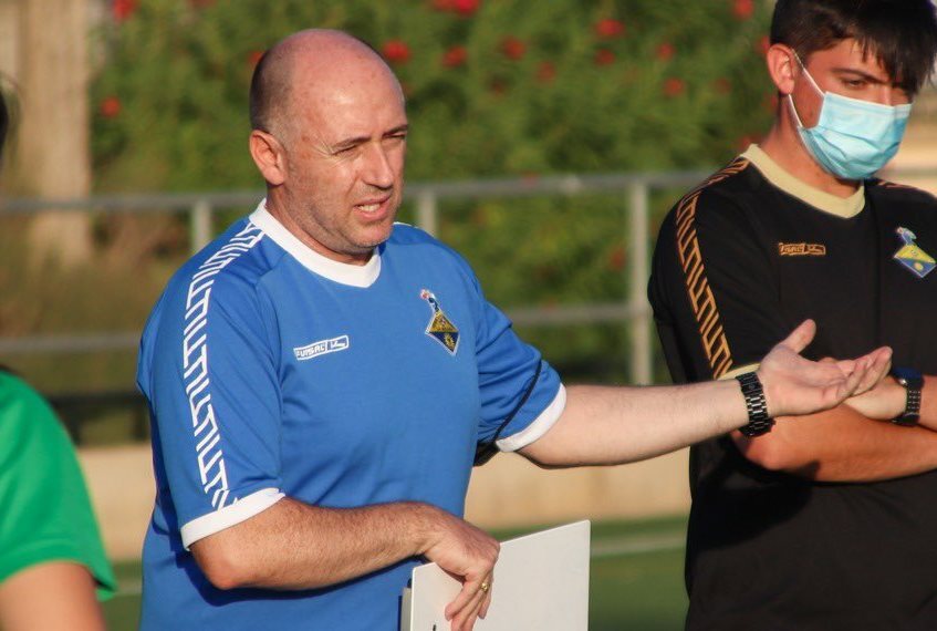 David-Peinado-dirige-un-entrenamiento