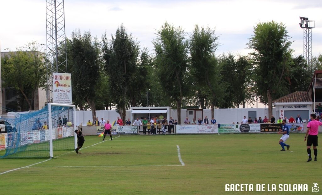 Momento en el que Gascón bate a Monreal de penalti