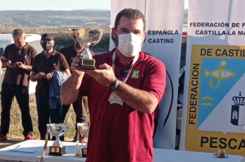 Pedro Gª de Mateos con su medalla y trofeo