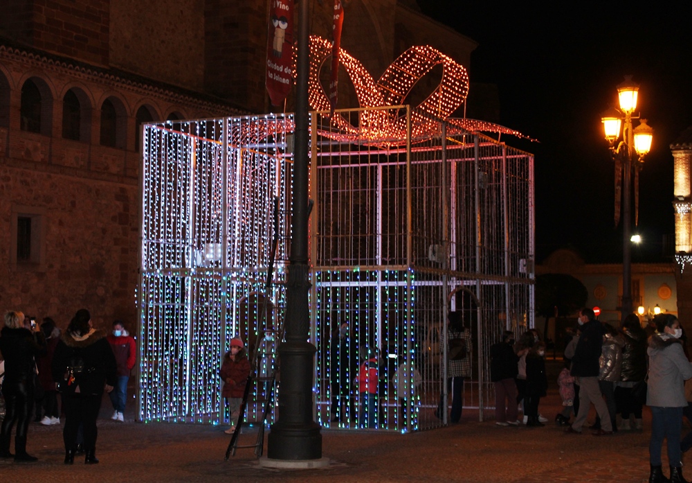 Comercilandia caja medio encendida