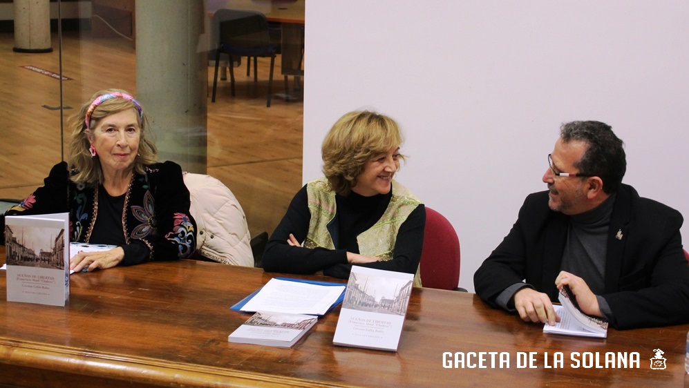 Momento presentacion libro biblioteca