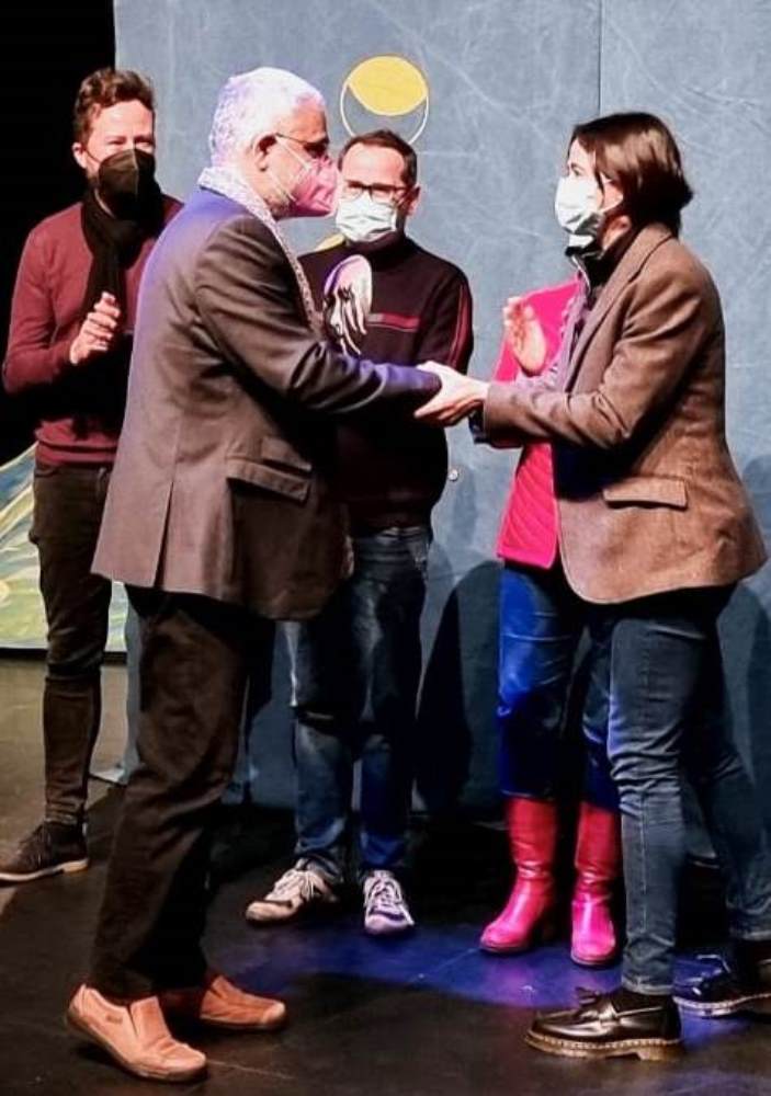 Premio Antonio recogiendo galardon