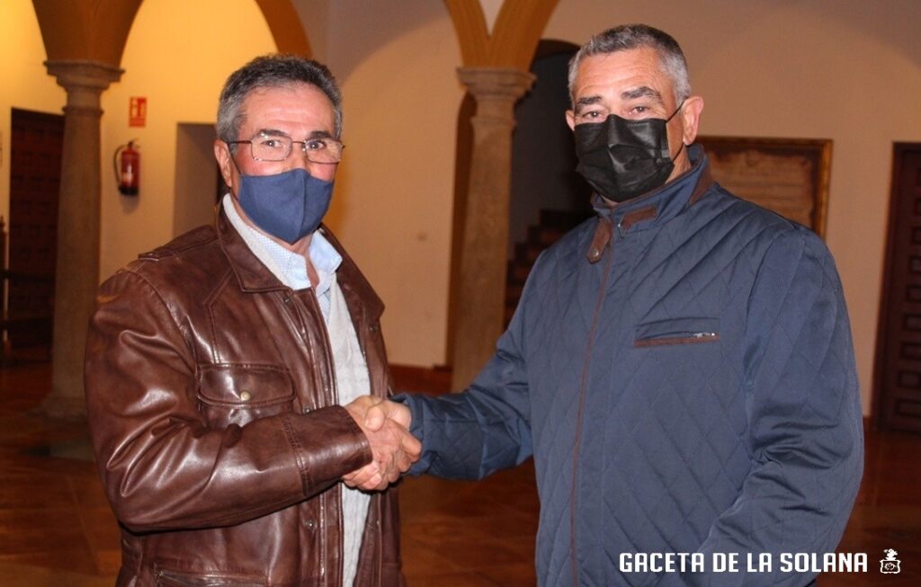 Francisco Serrano -izda- sustituye a Juan Manuel Jaime al frente de San Isidro 15-1-22