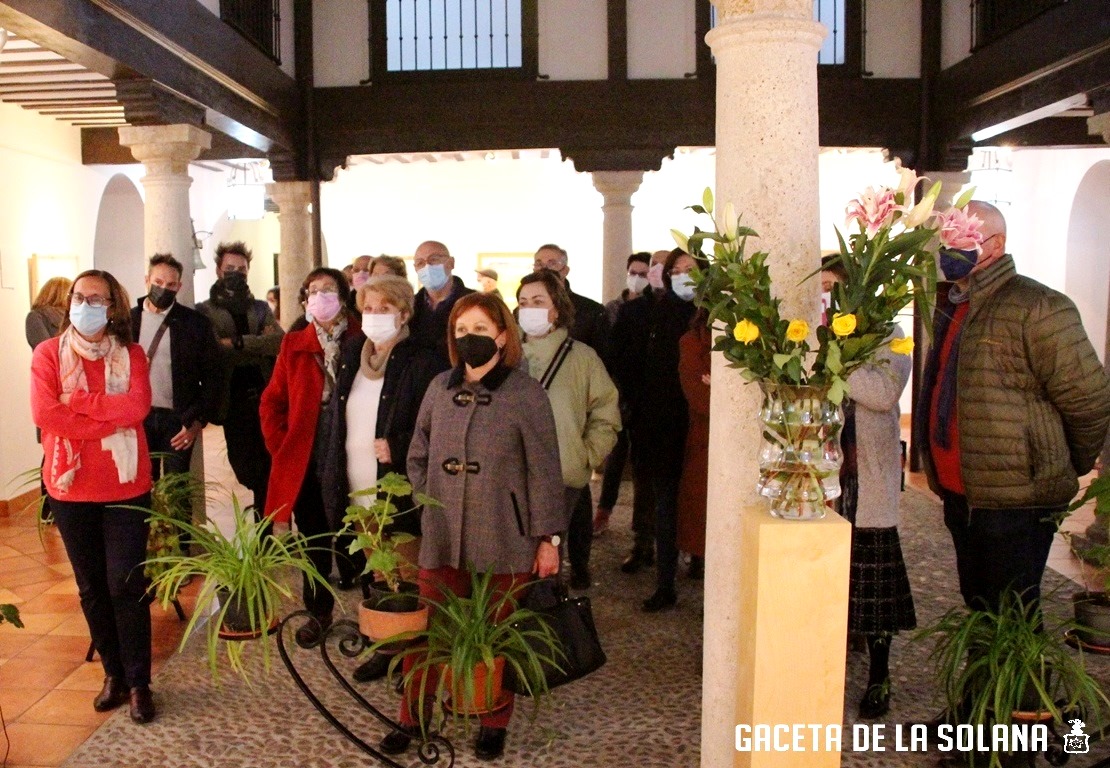 Asistentes a la inauguración de la muestra