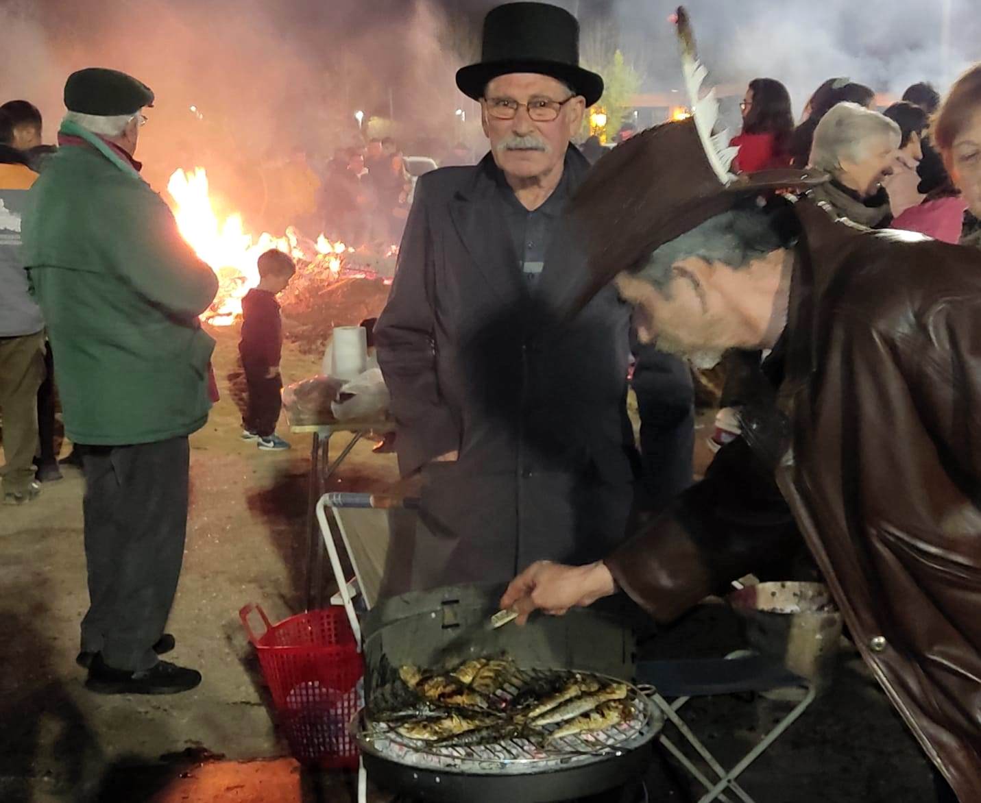 Asando sardinas en el recinto ferial