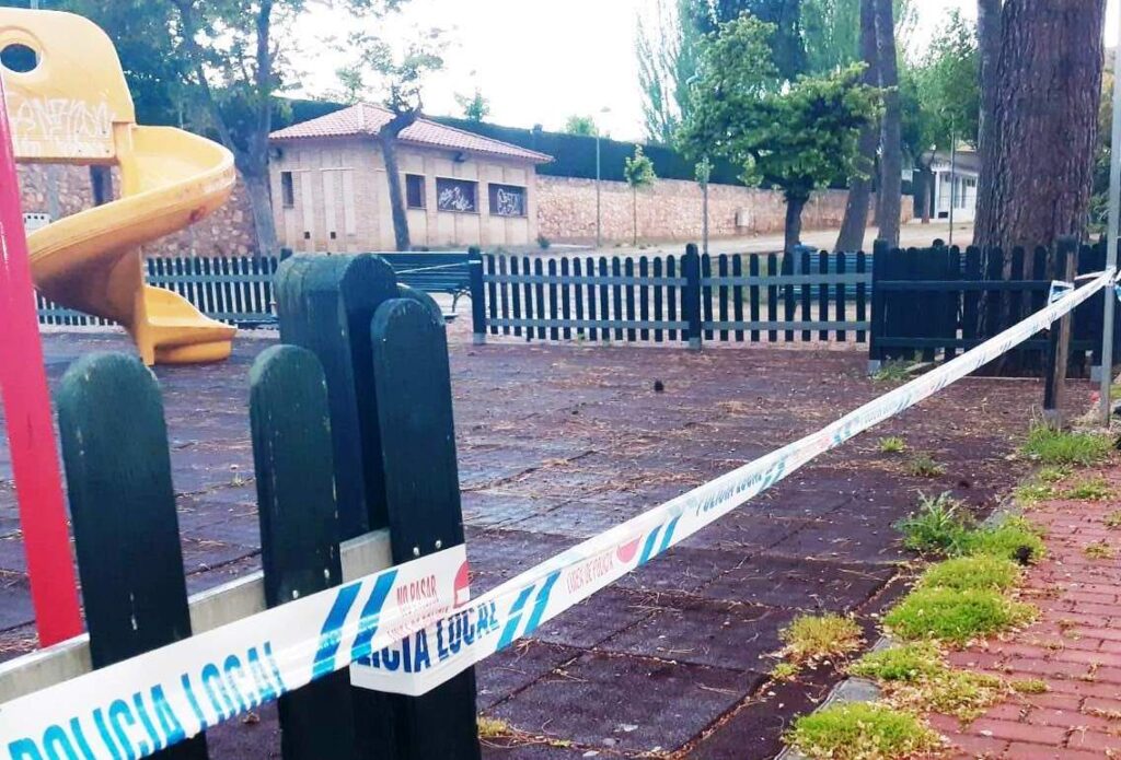 Policía cierre parques-1