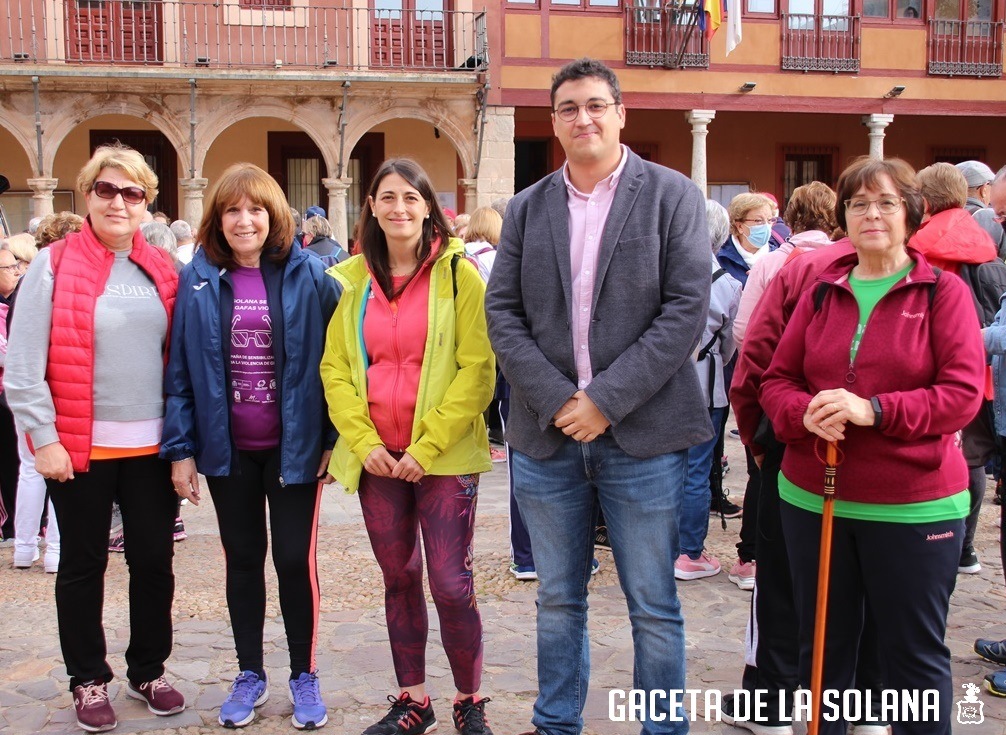 Autoridades momentos antes de la ruta