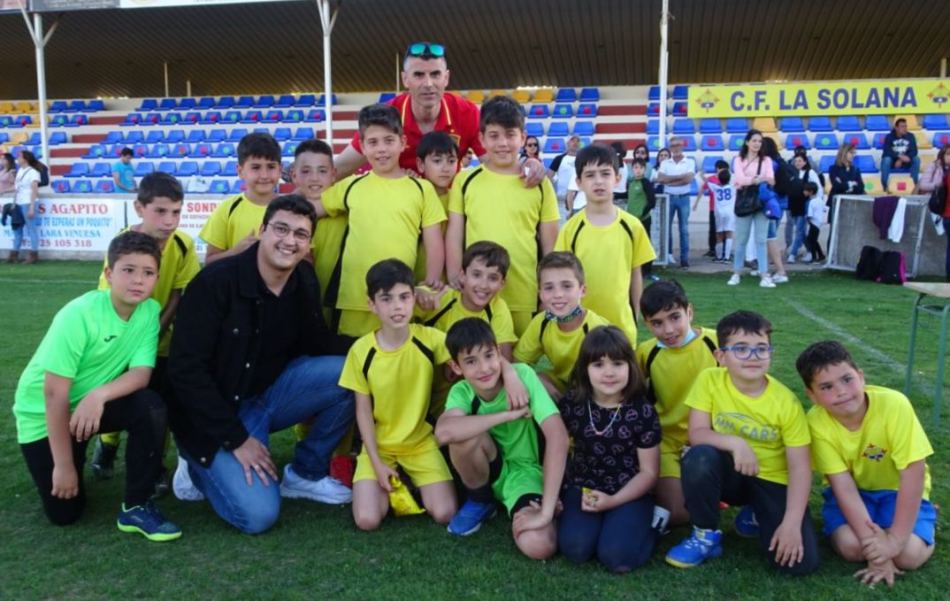 Josan con uno de los equipos locales