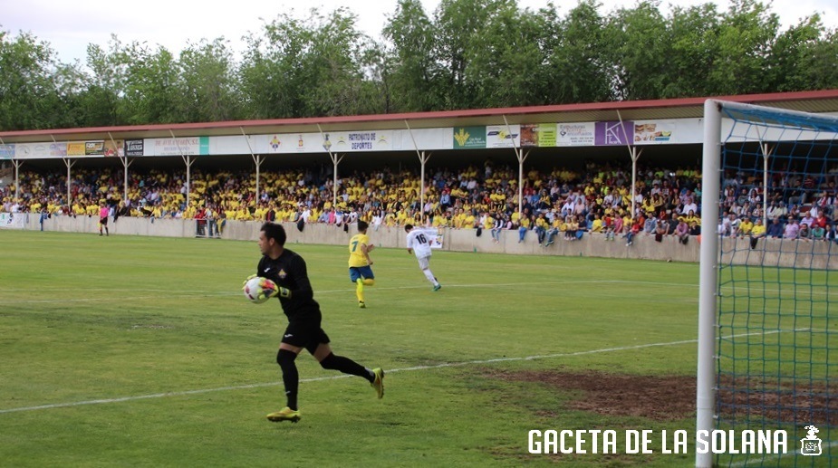 -Manolo en el partido de promoción