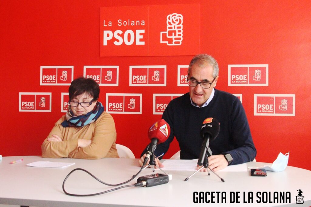Toribio Arias y Blasa Delgado durante la presentación del acto