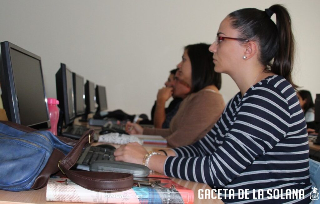 Alumnos en el CEPA Imagen de Archivo