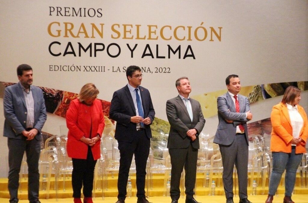 Autoridades durante la entrega de premios
