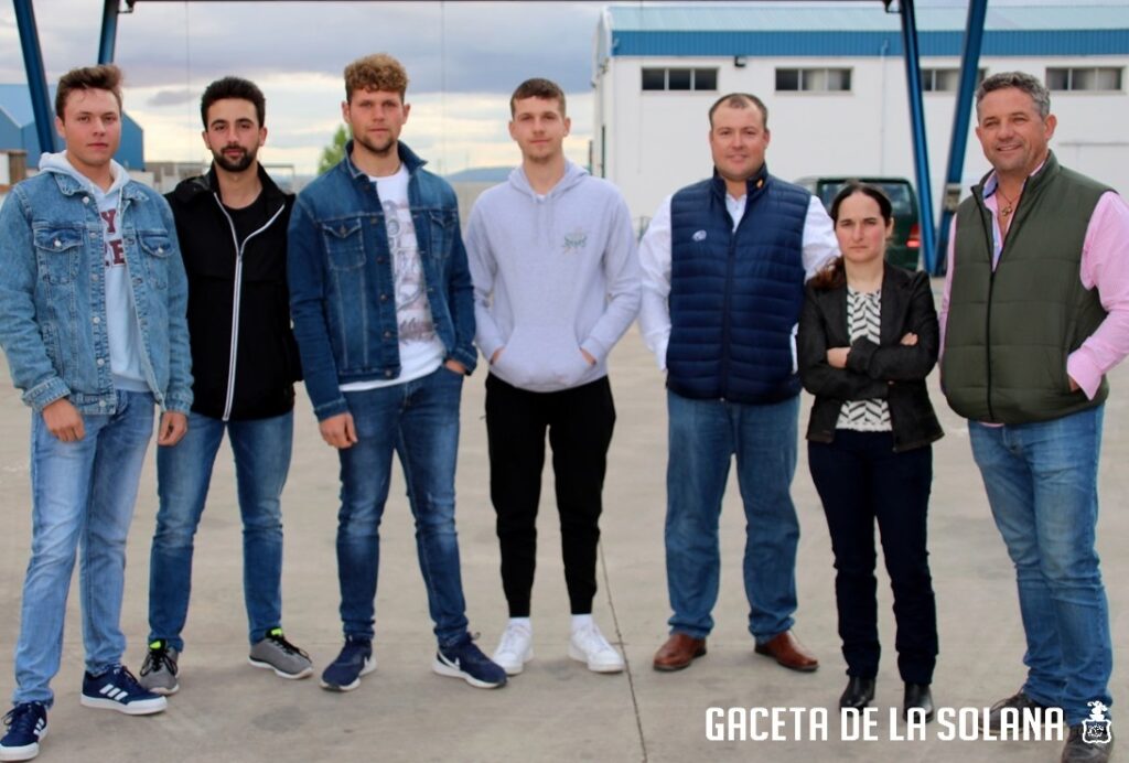 Jóvenes del campus en la cooperativa Santa Catalina