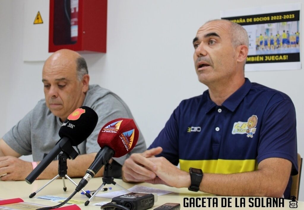 Angel Crespo durante la rueda de prensa