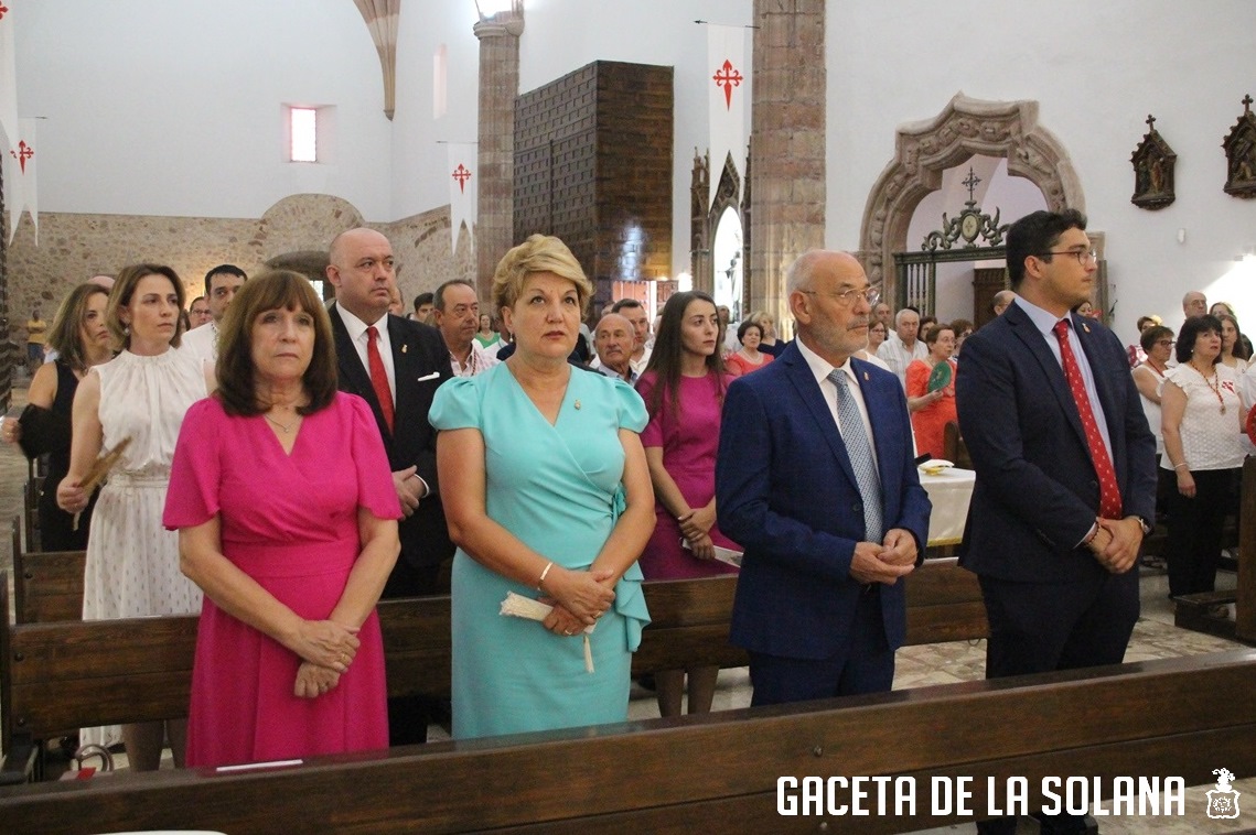 -Autoridades durante la ceremonia religiosa