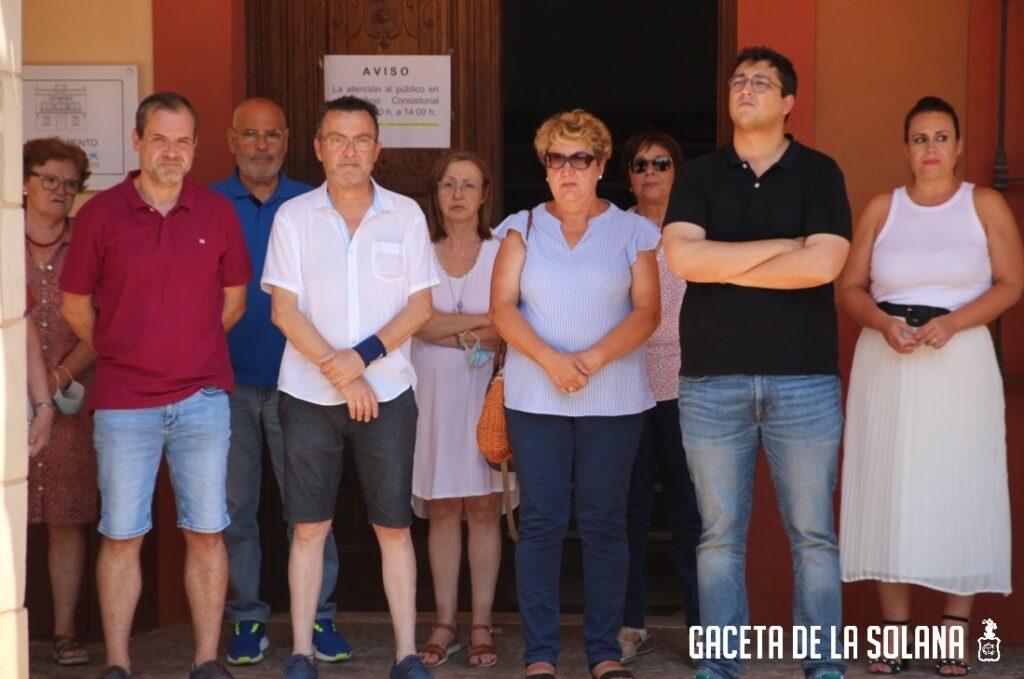 Autoridades durante la concentración por Miguel Ángel Blanco