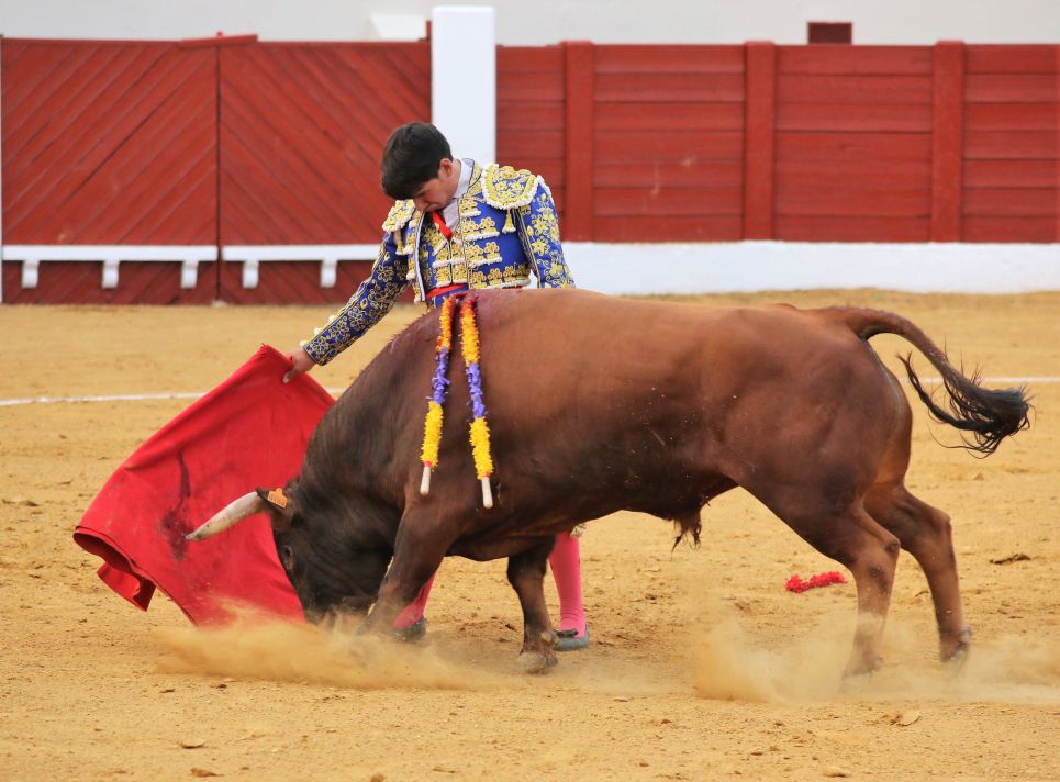 Derechazo-encajado-de-Aaron-Infantes-Foto-Julio-C.S.-965x712