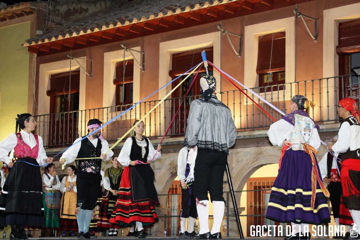 -Grupo de Danzas alqueria de aranda del Duero