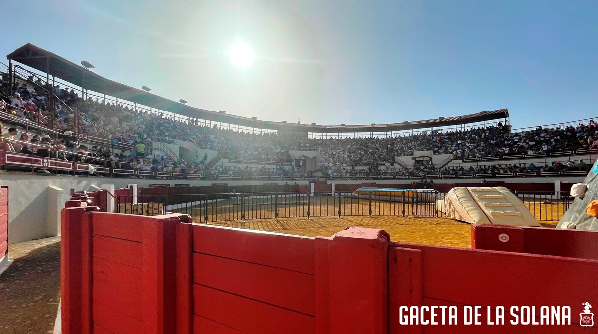 -Plaza de toros llena vacaprix-22