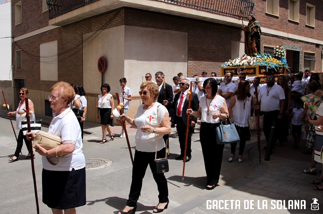 -Procesión por la calle Carrera