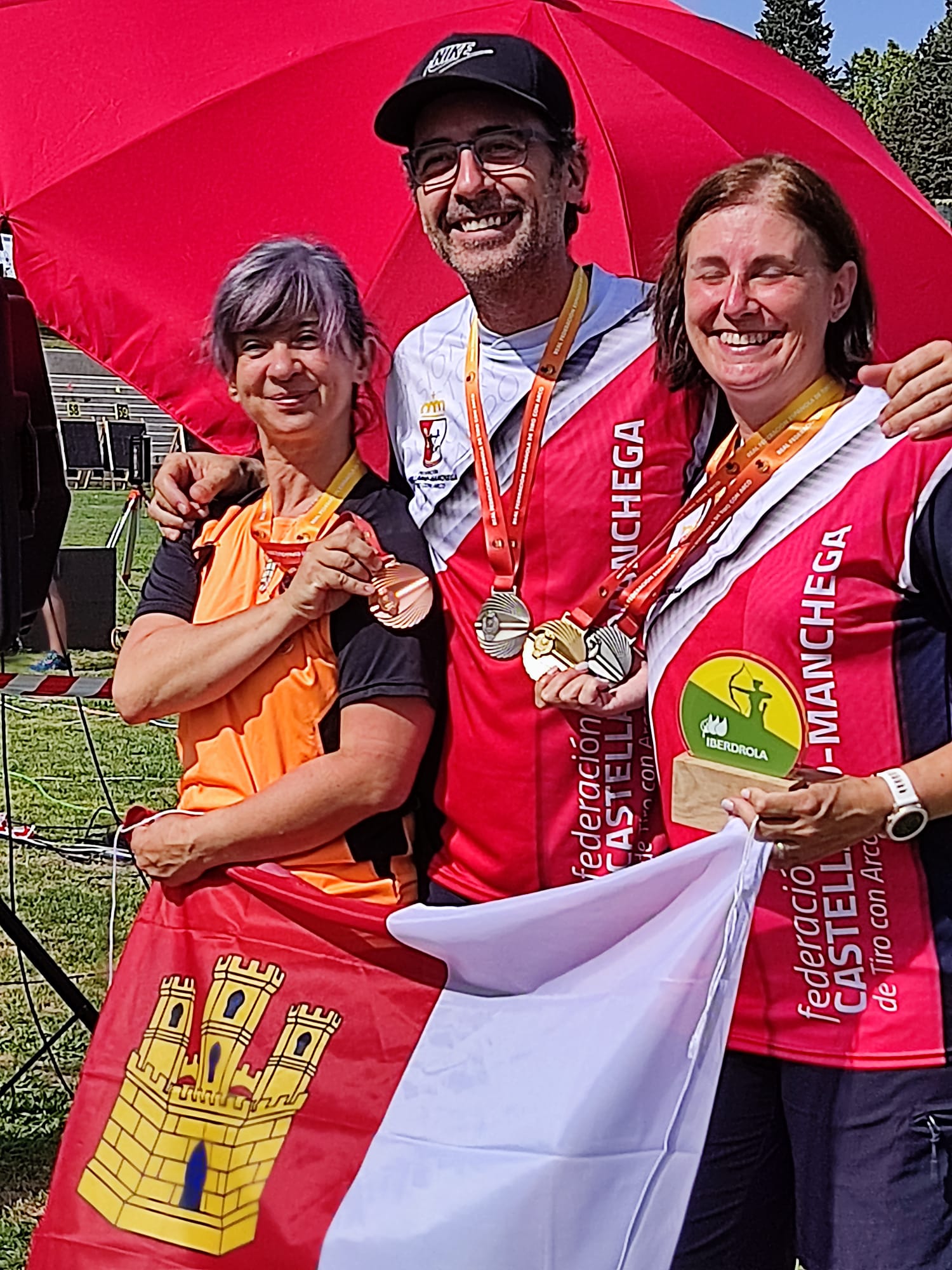 -Ana María con sus compñaeros de federación