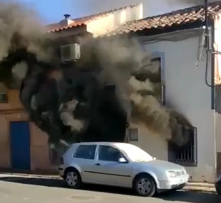 Foto casa incendio -Incendio calle Hondillo -15-8-22