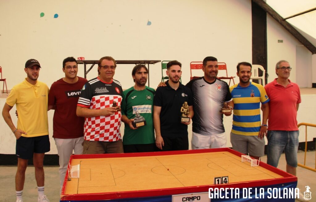 -Autoridaes y vencedores del open de fútbol-chapas