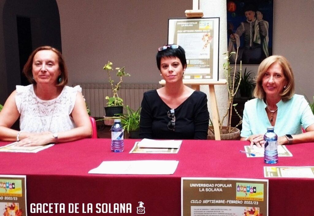 -La directora y la coordinadora de la UP junto a la concejala de Educación
