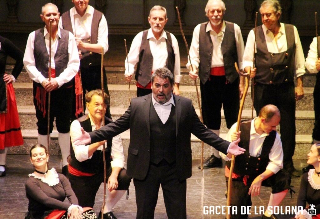 -Antonio Torres interpreta Ay mi morena en Luisa Fernanda