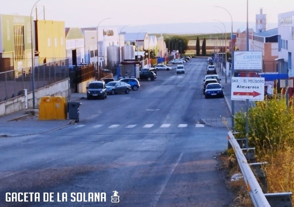 Avenida de los Industriales en el Polígono La Serna