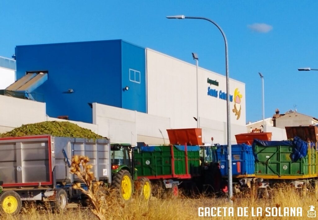 -Cooperativa tractores descargando 2022