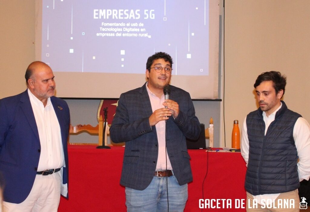 -Eulalio Díaz-Cano presentó la charla