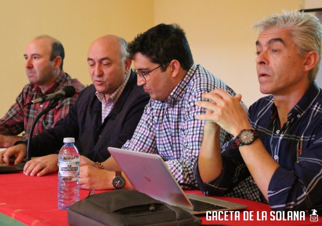 -Eulalio Díaz-Cano y Florencio Rodríguez durante la asamblea