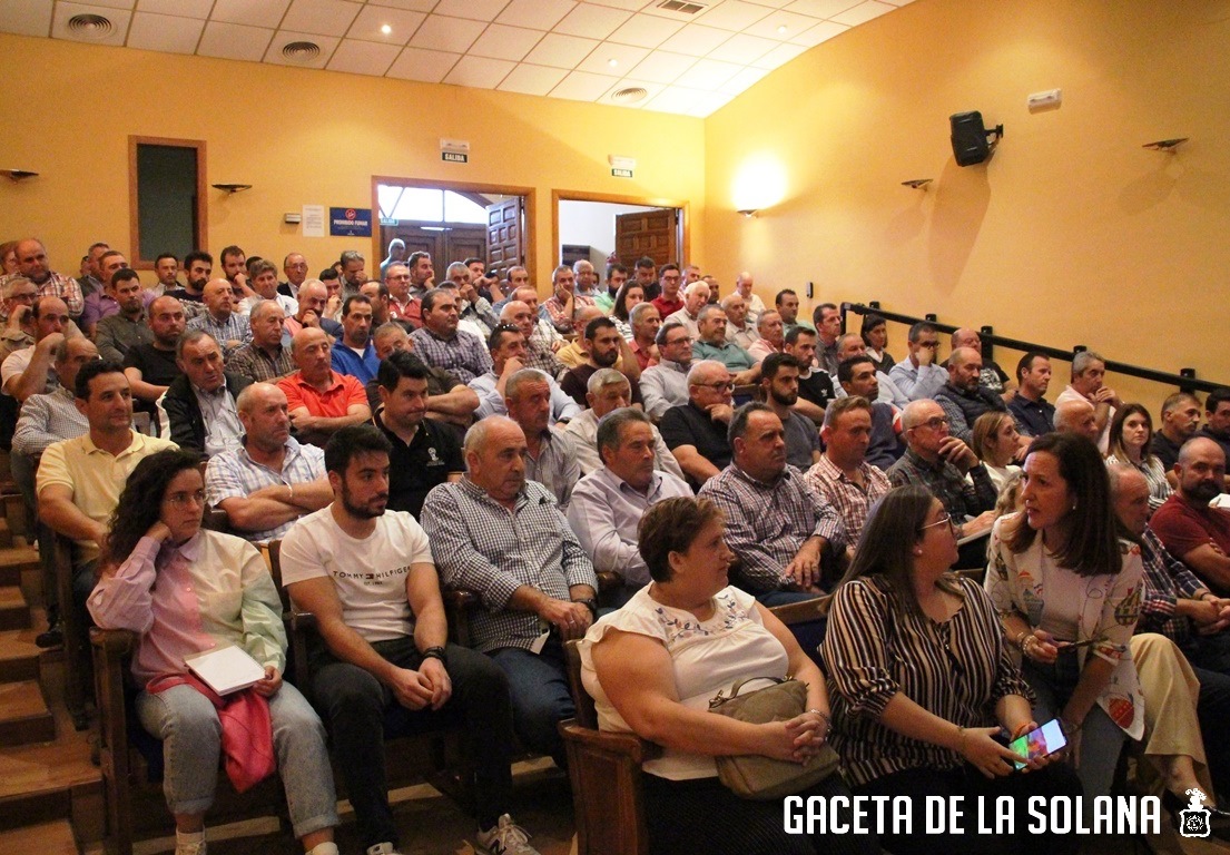 -Lleno a rebosar en el auditorio Don Diego para esta asamblea