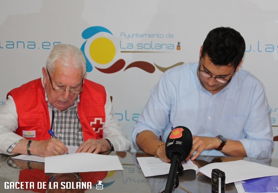 -Momento de la firma del convenio