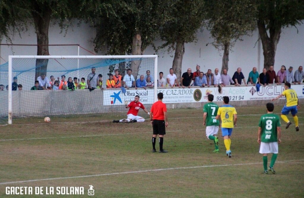-Reyes marca el 2-1 de penalti