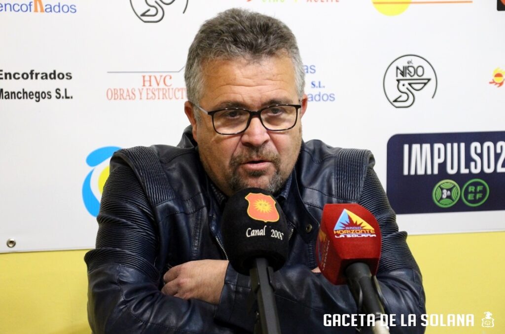 -Kiko Vilches en la rueda de prensa tras el partido ante el Conquense