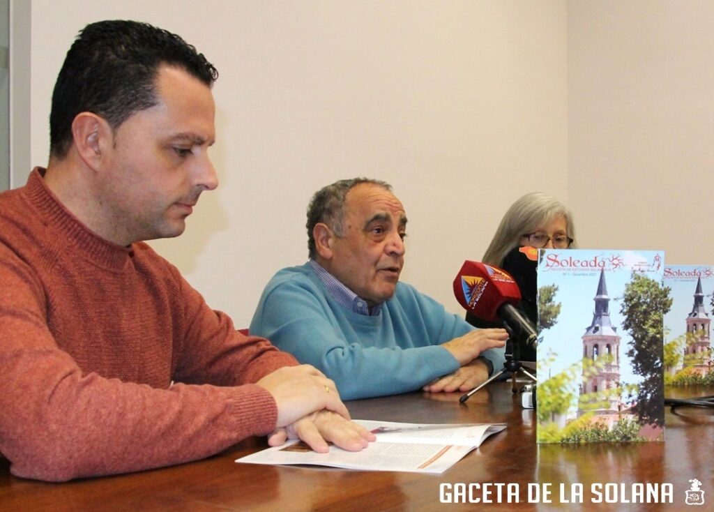 Momento de la presentación de la revista