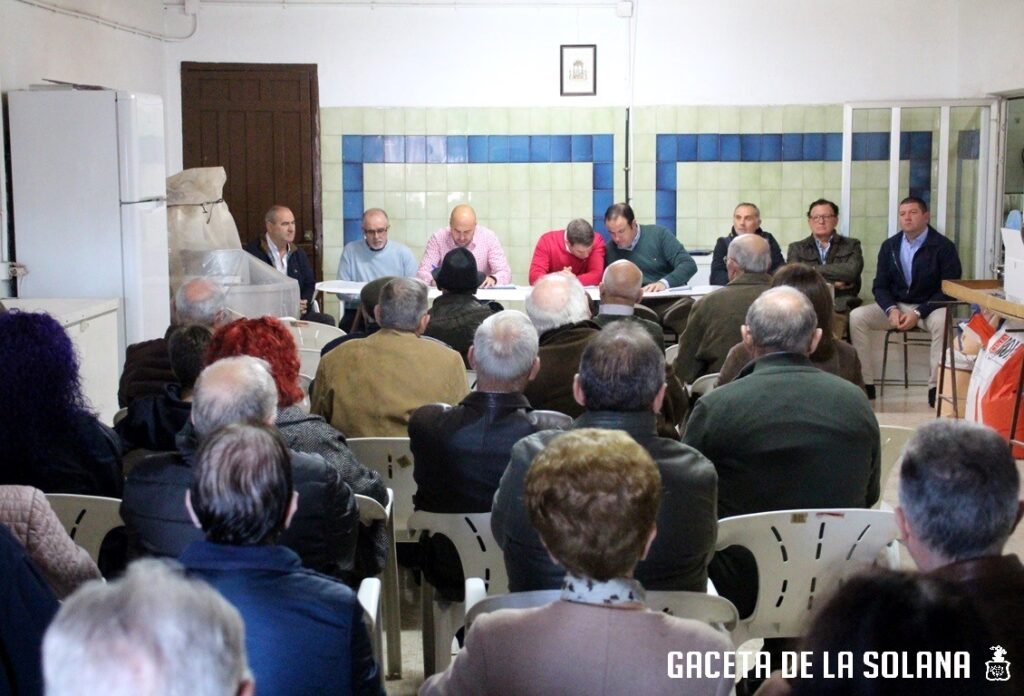 -Un momento de la asamblea de la cooperativa Rosa del Azafrán