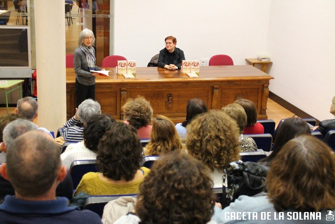 -Un momento de la presentación en el auditorio de la Biblioteca Municipal