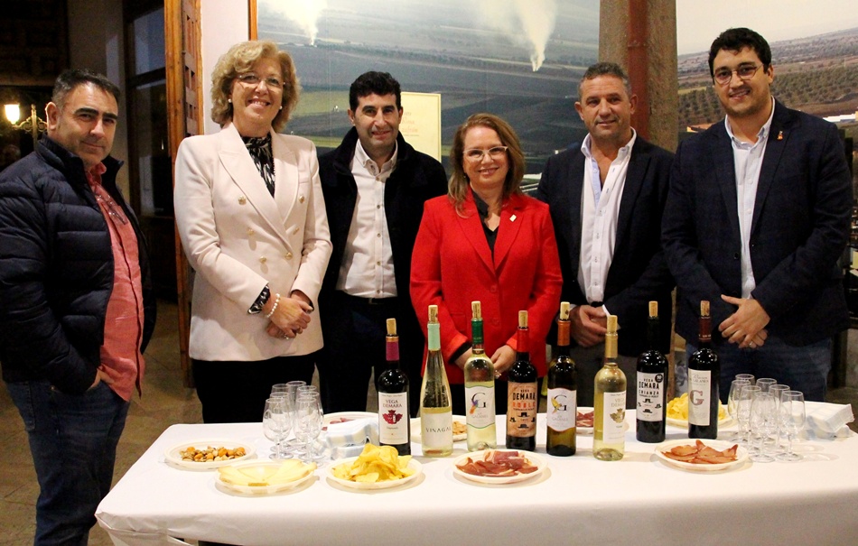 - Vinos presentación autoridades y bodegueros