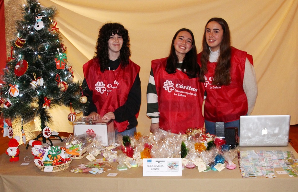Voluntarias de Cáritas en el mercadillo solidario